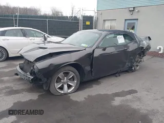 2017 Dodge Challenger SXT z VIN 2C3CDZAG6HH614807, wystawiony jako IAAI lot #35678971 z przebiegiem 65 795 mil mil oraz . Historia ofert i sprzedaży dostępna na DreamBid. Obrazek 2.