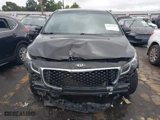 2017 Kia Sedona L with VIN KNDMA5C14H6259003, listed as a IAAI auction lot 40433286 with 1 mi miles. Bid and sale history available at carsss.com. Image 6.