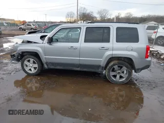 2015 Jeep Patriot Latitude z VIN 1C4NJRFB7FD412238, wystawiony jako IAAI lot #41639976 z przebiegiem 106 767 mil mil oraz . Historia ofert i sprzedaży dostępna na DreamBid. Obrazek 15.