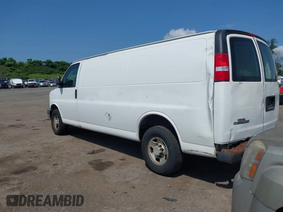 2007 Chevrolet Express Cargo with VIN 1GCGG29V871189408, listed as a IAAI auction lot 42567032 with 330,203 mi miles and . Bid and sale history available at DreamBid. Image 3.