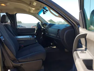 2008 Chevrolet Silverado 1500 LT w/1LT with VIN 1GCEC19J68Z267052, listed as a IAAI auction lot 41700844 with 170,426 mi miles. Bid and sale history available at carsss.com. Image 5.