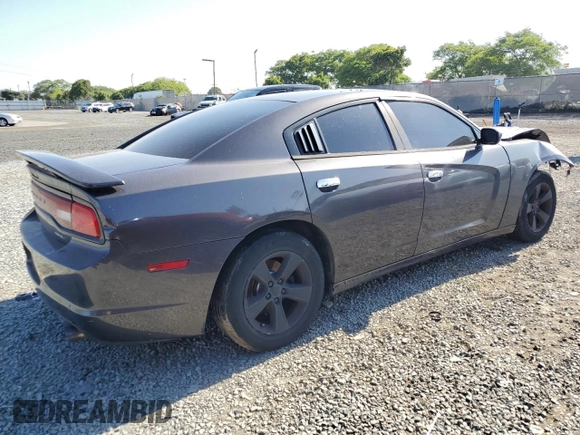 2013 Dodge Charger SE z VIN 2C3CDXBG6DH636433, wystawiony jako Copart lot #57604175 z przebiegiem 216 750 mil mil oraz Tytuł czysty. Historia ofert i sprzedaży dostępna na DreamBid. Obrazek 3.
