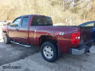 2008 Chevrolet Silverado 1500 LT w/1LT with VIN 2GCEK19J281159362, listed as a IAAI auction lot 40901624 with 167,577 mi miles. Bid and sale history available at carsss.com. Image 3.