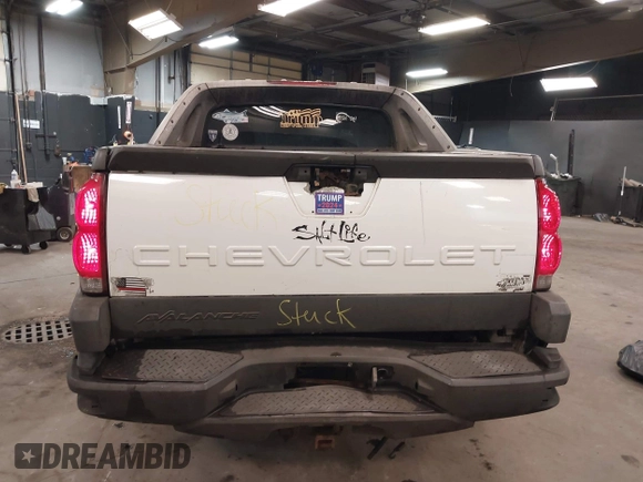 2005 Chevrolet Avalanche LS z VIN 3GNGK22G05G118929, wystawiony jako IAAI lot #42364988 z przebiegiem 280 772 mil mil oraz . Historia ofert i sprzedaży dostępna na DreamBid. Obrazek 16.