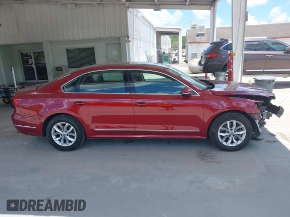 2017 Volkswagen Passat S z VIN 1VWAT7A38HC056207, wystawiony jako IAAI lot #42586003 z przebiegiem 114 329 mil mil oraz . Historia ofert i sprzedaży dostępna na DreamBid. Obrazek 13.