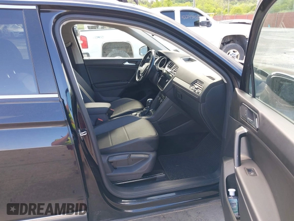 2018 Volkswagen Tiguan SEL z VIN 3VV2B7AXXJM145781, wystawiony jako IAAI lot #42273176 z przebiegiem 86 610 mil mil oraz . Historia ofert i sprzedaży dostępna na DreamBid. Obrazek 5.