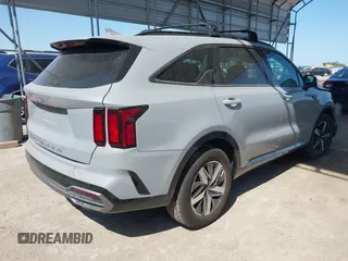 2022 Kia Sorento EX z VIN 5XYRH4LF8NG136238, wystawiony jako IAAI lot #41963656 z przebiegiem 78 713 mil mil oraz . Historia ofert i sprzedaży dostępna na DreamBid. Obrazek 4.