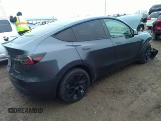 2024 Tesla Model Y Long Range z VIN 7SAYGDEE7RA214802, wystawiony jako IAAI lot #41118623 z przebiegiem 12 336 mil mil oraz . Historia ofert i sprzedaży dostępna na DreamBid. Obrazek 4.