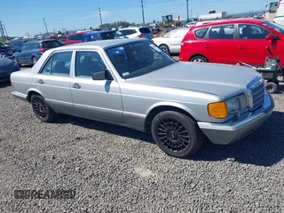 1988 Mercedes-Benz 300 300SE z VIN WDBCA24D8JA414513, wystawiony jako IAAI lot #42327448 z przebiegiem 156 228 mil mil oraz . Historia ofert i sprzedaży dostępna na DreamBid. Obrazek 1.