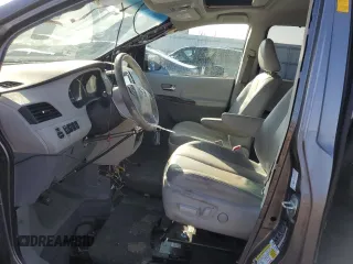 2014 Toyota Sienna XLE with VIN 5TDYK3DC5ES431148, listed as a Copart auction lot 43571065 with 82,854 mi miles and Salvage Title. Bid and sale history available at carsss.com. Image 7.