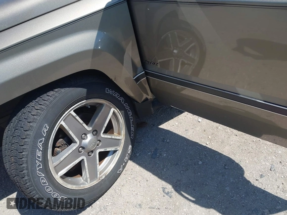 2008 Jeep Patriot Sport with VIN 1J8FT28W18D636073, listed as a IAAI auction lot 42030817 with 103,122 mi miles. Bid and sale history available at carsss.com. Image 12.