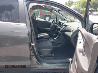 2020 Chevrolet Trax LT with VIN 3GNCJLSB8LL138202, listed as a IAAI auction lot 42431306 with 12,285 mi miles and . Bid and sale history available at DreamBid. Image 5.