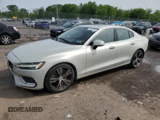 2019 Volvo S60 Inscription z VIN 7JRA22TL3KG002238, wystawiony jako Copart lot #57070445 z przebiegiem 73 245 mil mil oraz Szkoda całkowita • Salvage title. Historia ofert i sprzedaży dostępna na DreamBid. Obrazek 1.