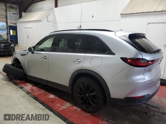 2025 Mazda CX-90 Premium Sport z VIN JM3KKCHD8S1223029, wystawiony jako Copart lot #57790265 z przebiegiem 3817 mil mil oraz Tytuł czysty. Historia ofert i sprzedaży dostępna na DreamBid. Obrazek 2.