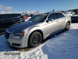 2013 Chrysler 300 S z VIN 2C3CCAGG2DH619069, wystawiony jako Copart lot #43560835 z przebiegiem 206 722 mil mil oraz Szkoda całkowita • Salvage title. Historia ofert i sprzedaży dostępna na DreamBid. Obrazek 1.