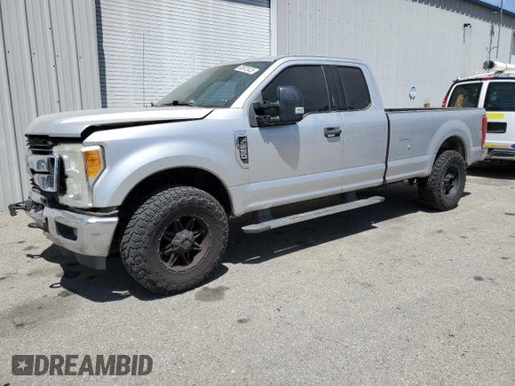2017 Ford F-250 XL z VIN 1FT7X2AT7HEC55158, wystawiony jako Copart lot #59394225 z przebiegiem 256 564 mil mil oraz Szkoda całkowita • Salvage title. Historia ofert i sprzedaży dostępna na DreamBid. Obrazek 1.