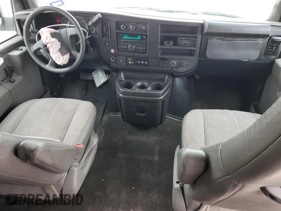 2017 Chevrolet Express Passenger LT z VIN 1GAZGPFG5H1340095, wystawiony jako Copart lot #44379845 z przebiegiem 154 620 mil mil oraz Szkoda całkowita • Salvage title. Historia ofert i sprzedaży dostępna na DreamBid. Obrazek 8.