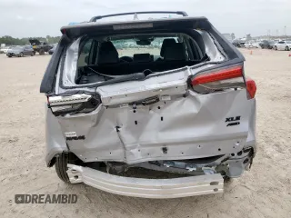 2025 Toyota RAV4 XLE Premium z VIN 2T3A1RFV6SC501208, wystawiony jako Copart lot #63846385 z przebiegiem 5 196 mil mil oraz Szkoda całkowita • Salvage title. Historia ofert i sprzedaży dostępna na DreamBid. Obrazek 6.