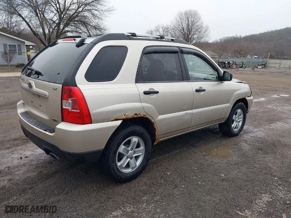 2009 Kia Sportage LX with VIN KNDJE723397628211, listed as a IAAI auction lot 41744526 with 136,811 mi miles. Bid and sale history available at carsss.com. Image 4.
