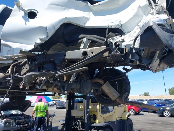 2018 Chevrolet Silverado 1500 LT with VIN 1GCRCREH5JZ168411, listed as a IAAI auction lot 41885403 with 37,449 mi miles and . Bid and sale history available at DreamBid. Image 17.