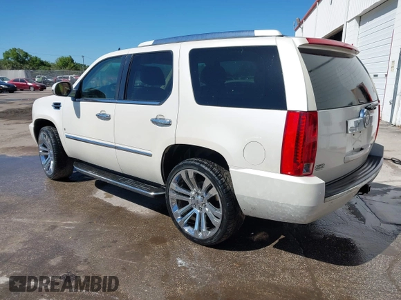 2008 Cadillac Escalade with VIN 1GYEC63888R120115, listed as a IAAI auction lot 41806284 with 233,756 mi miles. Bid and sale history available at carsss.com. Image 3.