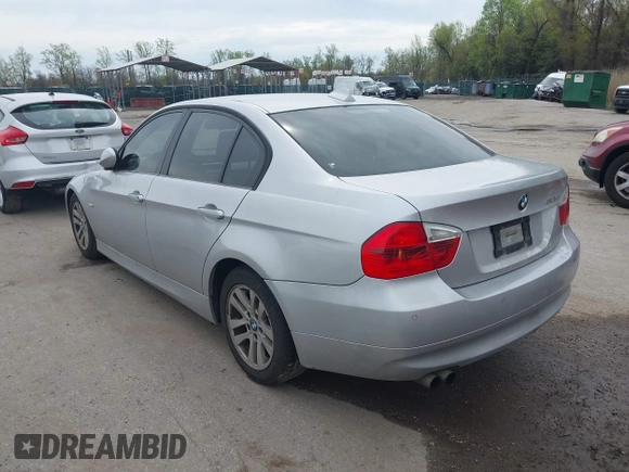 2006 BMW 3 Series 325i z VIN WBAVB17576NK37407, wystawiony jako IAAI lot #41967656 z przebiegiem 209 291 mil mil oraz . Historia ofert i sprzedaży dostępna na DreamBid. Obrazek 3.