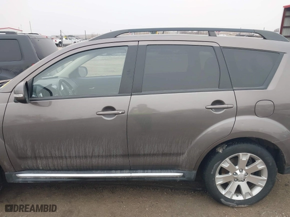 2013 Mitsubishi Outlander SE with VIN JA4JT3AW2DU013681, listed as a IAAI auction lot 41722425 with 95,145 mi miles. Bid and sale history available at carsss.com. Image 14.