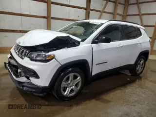 2023 Jeep Compass Latitude z VIN 3C4NJDBNXPT562004, wystawiony jako Copart lot #60628055 z przebiegiem 54 839 mil mil oraz Czysty tytuł • Clean title. Historia ofert i sprzedaży dostępna na DreamBid. Obrazek 1.