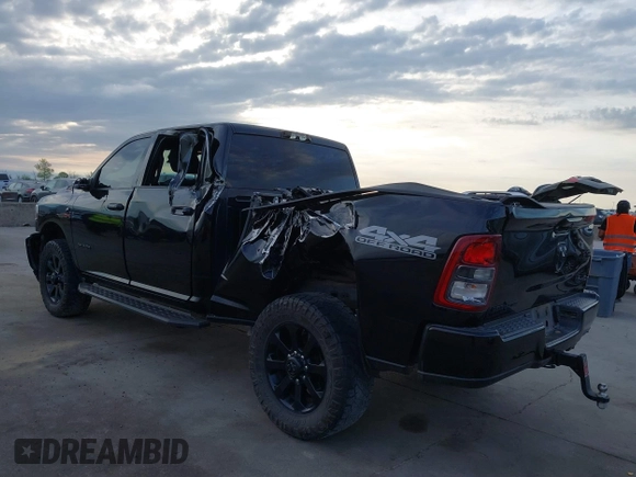 2022 Ram 2500 Big Horn z VIN 3C6UR5DL8NG125542, wystawiony jako IAAI lot #41881676 z przebiegiem 55 332 mil mil oraz . Historia ofert i sprzedaży dostępna na DreamBid. Obrazek 3.