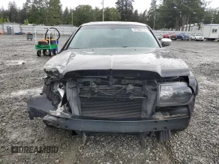 2005 Chrysler 300 C z VIN 2C3JA63H75H570025, wystawiony jako Copart lot #57563115 z przebiegiem 82 181 mil mil oraz Szkoda całkowita • Salvage title. Historia ofert i sprzedaży dostępna na DreamBid. Obrazek 5.