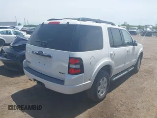 2010 Ford Explorer z VIN 1FMEU7D88AUB13090, wystawiony jako IAAI lot #42364672 z przebiegiem 158 973 mil mil oraz . Historia ofert i sprzedaży dostępna na DreamBid. Obrazek 4.