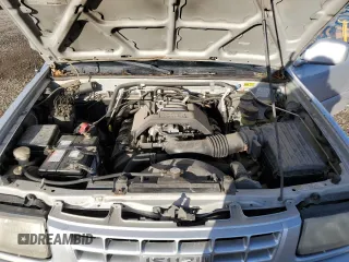 1999 Isuzu Rodeo S z VIN 4S2CM58W8X4339006, wystawiony jako Copart lot #84285294 z przebiegiem 129 191 mil mil oraz Czysty tytuł • Clean title. Historia ofert i sprzedaży dostępna na DreamBid. Obrazek 12.