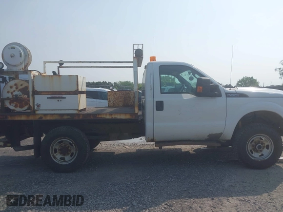 2011 Ford F-350 z VIN 1FDBF3B68BEB59067, wystawiony jako IAAI lot #42295432 z przebiegiem 175 749 mil mil oraz . Historia ofert i sprzedaży dostępna na DreamBid. Obrazek 14.