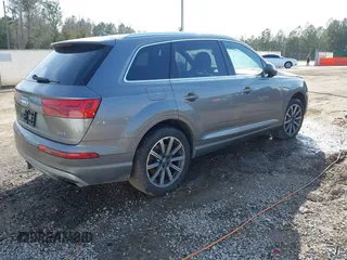 2017 Audi Q7 Premium Plus with VIN WA1LAAF71HD025850, listed as a IAAI auction lot 41567701 with 92,294 mi miles. Bid and sale history available at carsss.com. Image 4.
