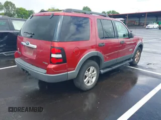 2006 Ford Explorer XLT z VIN 1FMEU63E96UB71315, wystawiony jako IAAI lot #42212974 z przebiegiem 223 088 mil mil oraz . Historia ofert i sprzedaży dostępna na DreamBid. Obrazek 4.