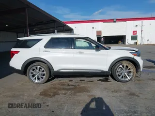 2022 Ford Explorer Platinum с VIN 1FM5K8HC8NGA37532, выставлен на аукционе IAAI как лот 42111439 с пробегом 64 092 миль миль и . История ставок и продаж доступна на DreamBid. Изображение 13.