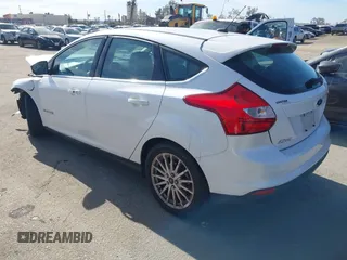 2013 Ford Focus Electric z VIN 1FADP3R42DL196988, wystawiony jako IAAI lot #41632025 z przebiegiem 72 578 mil mil oraz . Historia ofert i sprzedaży dostępna na DreamBid. Obrazek 3.
