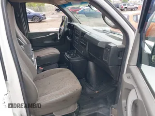 2012 Chevrolet Express Cargo z VIN 1GCWGFCGXC1102678, wystawiony jako IAAI lot #42379586 z przebiegiem 166 897 mil mil oraz . Historia ofert i sprzedaży dostępna na DreamBid. Obrazek 5.