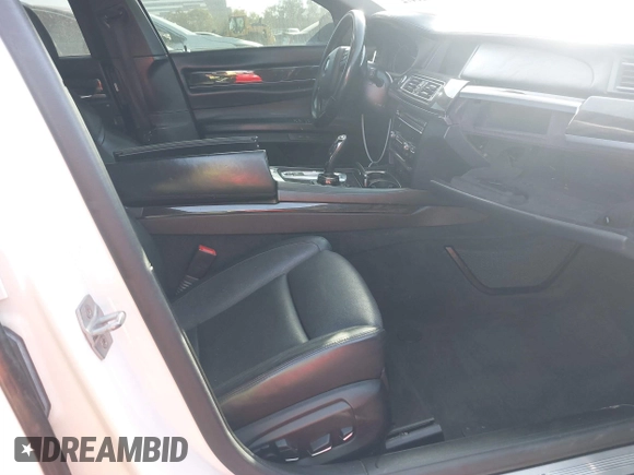 2015 BMW 7 Series 750i с VIN WBAYA8C58FD825806, выставлен на аукционе IAAI как лот 41221472 с пробегом 131 730 миль миль и . История ставок и продаж доступна на DreamBid. Изображение 5.