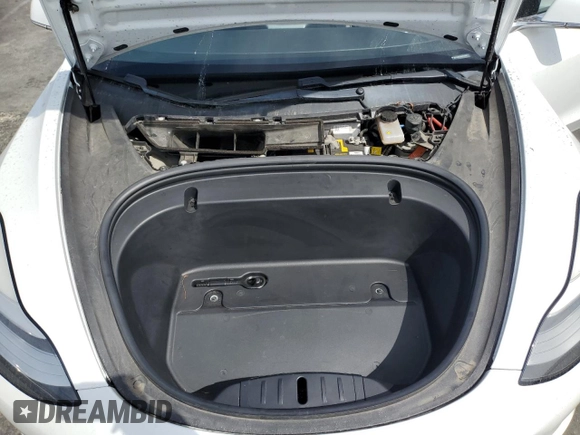 2020 Tesla Model 3 Standard Range Plus z VIN 5YJ3E1EA6LF634067, wystawiony jako Copart lot #50718645 z przebiegiem 26 605 mil mil oraz Szkoda całkowita • Salvage title. Historia ofert i sprzedaży dostępna na DreamBid. Obrazek 11.