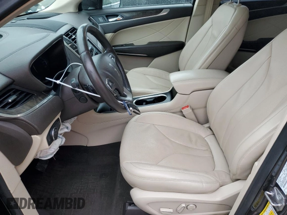 2019 Lincoln MKC Reserve with VIN 5LMCJ3D93KUL29381, listed as a Copart auction lot 44835375 with 83,664 mi miles and Salvage Title. Bid and sale history available at DreamBid. Image 7.