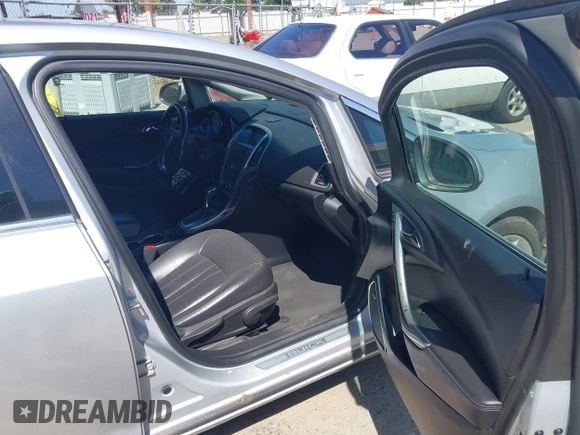 2016 Buick Verano Group z VIN 1G4PS5SK9G4142317, wystawiony jako IAAI lot #42304571 z przebiegiem 146 641 mil mil oraz . Historia ofert i sprzedaży dostępna na DreamBid. Obrazek 5.