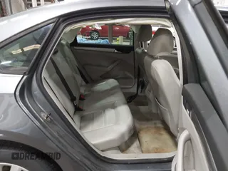 2013 Volkswagen Passat Wolfsburg Edition z VIN 1VWAH7A34DC148507, wystawiony jako IAAI lot #42339068 z przebiegiem 110 593 mil mil oraz . Historia ofert i sprzedaży dostępna na DreamBid. Obrazek 8.