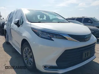 2021 Toyota Sienna XLE z VIN 5TDYRKEC6MS055675, wystawiony jako IAAI lot #42044563 z przebiegiem 7 470 mil mil oraz . Historia ofert i sprzedaży dostępna na DreamBid. Obrazek 1.