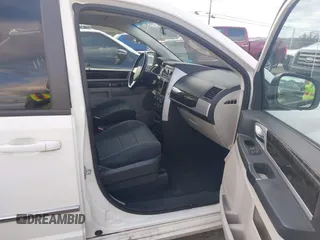 2010 Dodge Grand Caravan SXT with VIN 2D4RN5D17AR444818, listed as a IAAI auction lot 40941591 with Not Provided miles and . Bid and sale history available at DreamBid. Image 5.