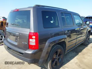 2015 Jeep Patriot Sport z VIN 1C4NJPBA7FD178720, wystawiony jako IAAI lot #41436656 z przebiegiem 83 900 mil mil oraz . Historia ofert i sprzedaży dostępna na DreamBid. Obrazek 4.