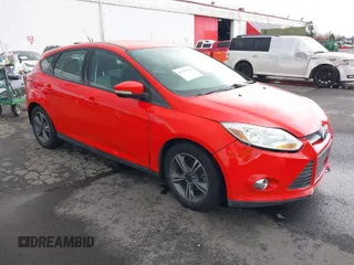 2014 Ford Focus SE z VIN 1FADP3K22EL300678, wystawiony jako IAAI lot #41797014 z przebiegiem 139 759 mil mil oraz . Historia ofert i sprzedaży dostępna na DreamBid. Obrazek 1.