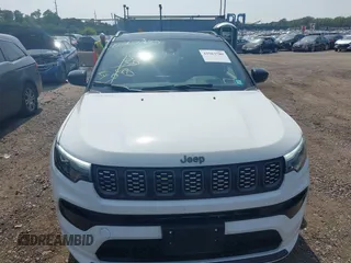 2024 Jeep Compass Limited с VIN 3C4NJDCN9RT164977, выставлен на аукционе IAAI как лот 42563780 с пробегом 4 229 миль миль и . История ставок и продаж доступна на DreamBid. Изображение 12.