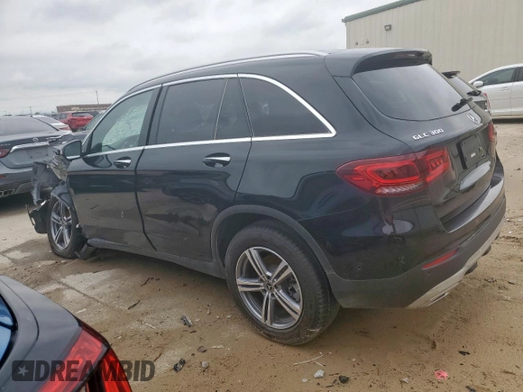 2022 Mercedes-Benz GLC 300 with VIN W1N0G8DBXNG114598, listed as a Copart auction lot 55828375 with 32,978 mi miles and Salvage title. Bid and sale history available at DreamBid. Image 2.