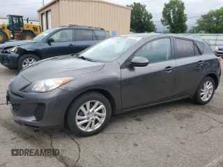 2012 Mazda 3 i Touring z VIN JM1BL1L79C1552450, wystawiony jako Copart lot #56544455 z przebiegiem 107 737 mil mil oraz Szkoda całkowita • Salvage title. Historia ofert i sprzedaży dostępna na DreamBid. Obrazek 1.